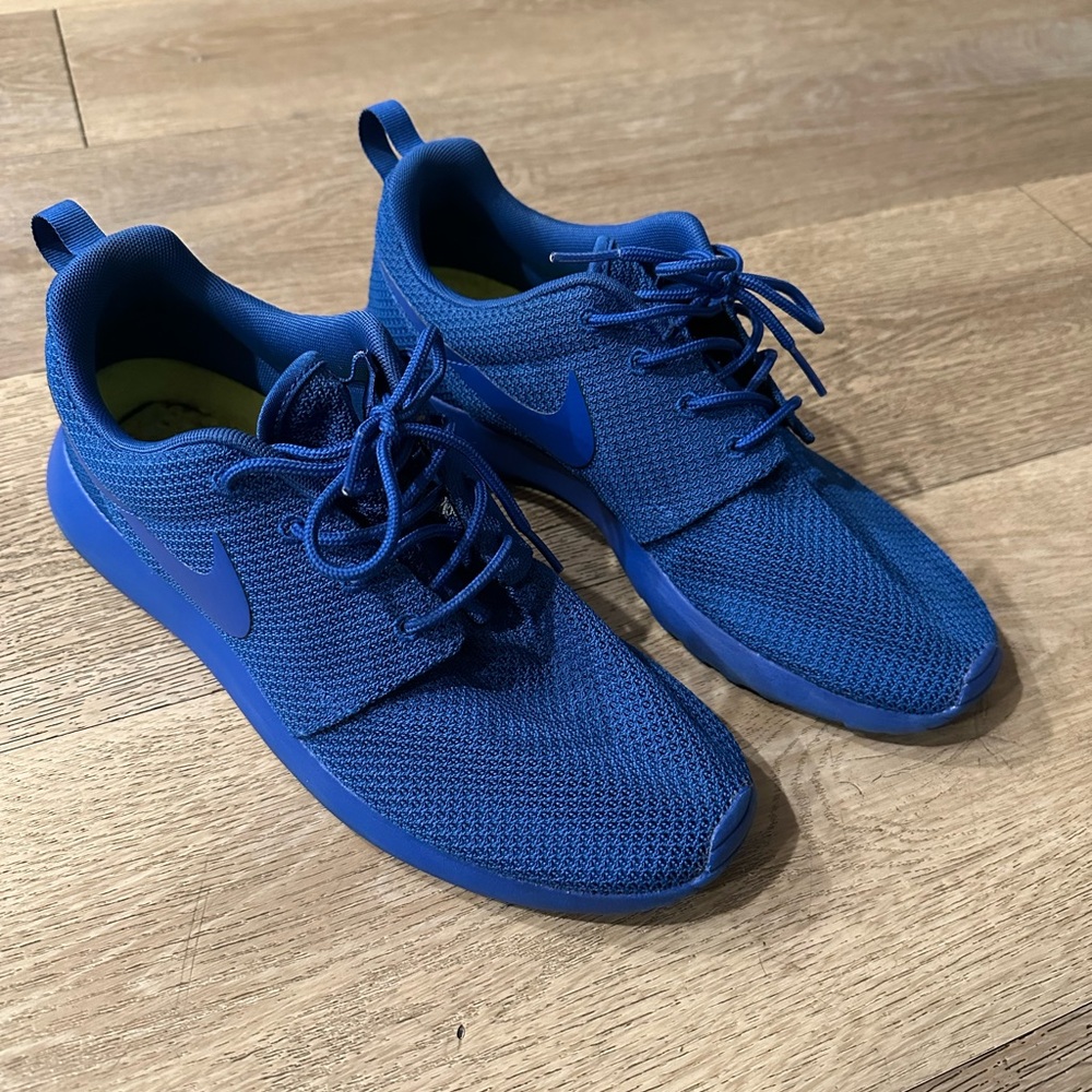 Nike Roshe Royal Blue Sneakers